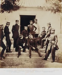 De staf op het hoofdkwartier, uit een album met 52 foto