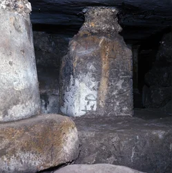 Oud Rome, archaïsche periode: tempel gebouwd onder de Lapis Niger, de zwarte steen, op het Forum Romanum en voorzien van een van de oudste inscripties in het Latijn. 6e eeuw v.Chr., Italië