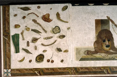 “Asarotos” (Ongeveegde vloer) Fragmenten van mozaïek gesigneerd door Harakliton uit Rome, 2e eeuw na Christus, Rome