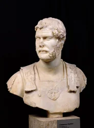 Buste van keizer Hadrianus (76-138) gevonden op Kreta (marmer)