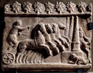 Campana-reliëf: wagenrennen (quadriga) en circusscène. 1e eeuw na Chr. Terracottaplaat. H 0,32 x 0,39 m. Parijs, Musée du Louvre