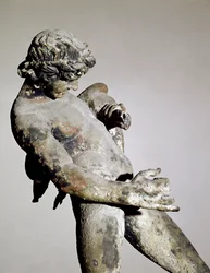 Detail van een faun (bronzen beeldhouwwerk)