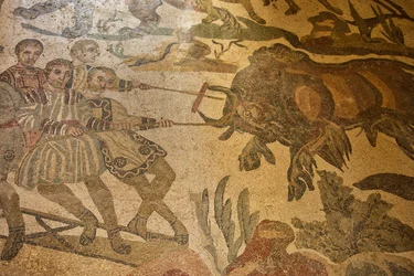 Zaal van de Grote Jacht, jachttafereel in vloermozaïek, Villa Romana del Casale, Piazza Armerina, Sicilië, Italië