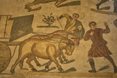 Hal van de Grote Jacht, vloermozaïek jachttafereel, Villa Romana del Casale, Piazza Armerina, Sicilië, Italië (foto)