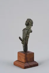 Herme met erecte fallus