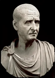 Marmeren buste van Trajanus Decius