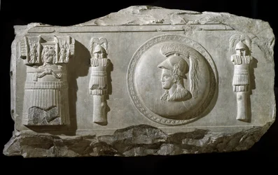 Marmeren reliëffragment van de Plaza de la Consolazione in Rome
