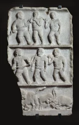 Marmeren reliëf met 3 registers: slaven in kettingen en dieren, ca. 200 AD