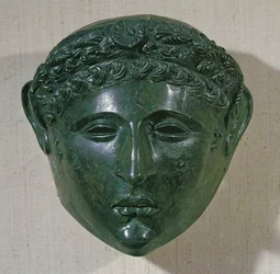 Masker van een paradehelm, uit Hirchova, Roemenië