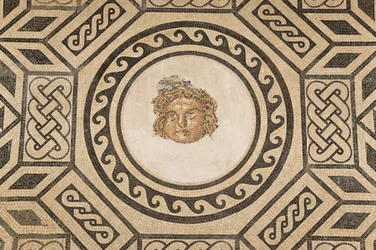 Mozaïek van Medusa, in de Hal van de Mozaïeken in het Alcazar van de Christelijke Koningen