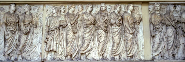 Processie van priesters, noordmuur van de Ara Pacis (marmer)