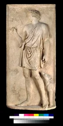 Reliëf van Antinous als Dionysos of Silvanus, druiven oogstend