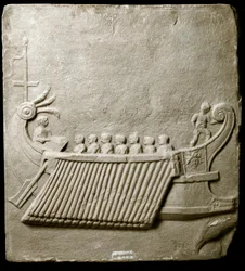 Romeinse kunst: Romeinse trireem - Fragment van marmeren fries uit Pozzuoli