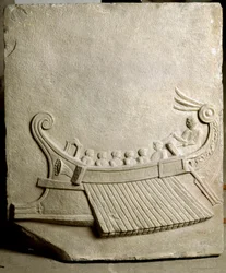 Romeinse kunst: Romeinse trireem - Fragment van marmeren fries uit Pozzuoli