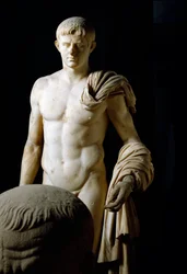 Romeinse kunst: standbeeld van keizer Claudius I (Tiberius Claudius Drusus) (10 v.Chr.-54 n.Chr.) uit Formiae. Nationaal Archeologisch Museum, Napels