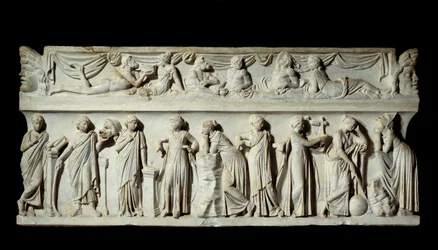 Sarcophagus des Muses: voorstelling van muzen godinnen van kunst en letters. Marmeren beeldhouwwerk. 150 n.Chr.