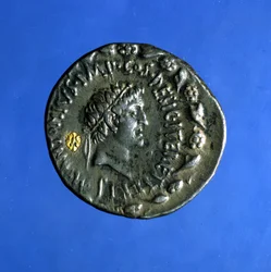 Zilveren en gouden munt met de beeltenis van Anthony of Marcus Antonius (83 v.Chr. - 30 v.Chr.), een Romeinse politicus die regeerde met Cleopatra.