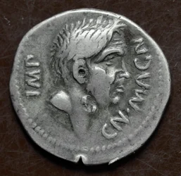Zilveren munt met de beeltenis van Pompeius de Grote