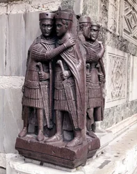 Tetrarchen. Beelden in rood porfier uit de 4e eeuw. Venetië, San Marcoplein.