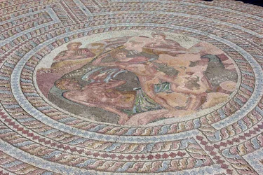 Theseus en de Minotaurus, Huis van Theseus, Paphos, Cyprus (mozaïek)