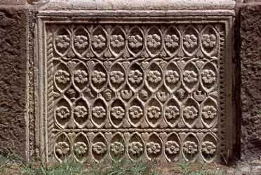 Architectonisch fragment met gebeeldhouwde decoratie, Hoge Keizerlijke Periode