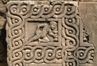 Architectonisch fragment met gebeeldhouwde decoratie, detail, Hoge Keizerlijke Periode (27 v.Chr.-395 n.Chr.)
