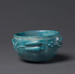 Kom met lotusknopdecoratie, Egypte, 1-200