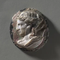 Camee: Hoofd van Artemis, 100-200
