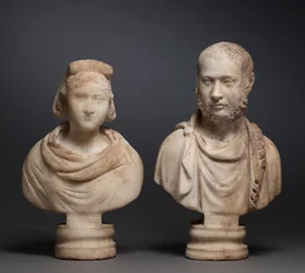 Portretbuste van een aristocratische vrouw en portretbuste van een aristocratische man