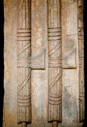 Bas-reliëf met een lictorenbundel uit de Romeinse keizertijd (symbool van de Romeinse macht). Rome, Museo Nazionale Romano. (Fasces)