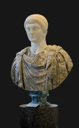 Constantijn I (337 - 350 AD) beeldhouwwerk, Romeinse kunst