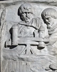 Romeinse kunst: Romeinse soldaten bij een katapult gebruikt tijdens de eerste oorlog in Dacië. Mal van 1862 die de bas-reliëfs van de zuil van Trajanus reproduceert in Rome gebouwd tijdens het bewind van keizer Trajanus (53-117)