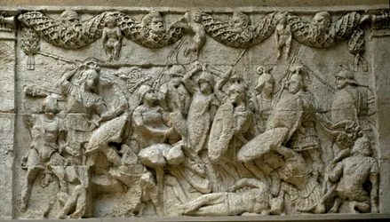 Romeinse kunst: scène van een gevecht tussen Romeinen en Galliërs. Reproductie van een laag reliëf van het Mausoleum van Glanum, een Galloromeins grafmonument gebouwd tussen 30 en 20 v.Chr. ter ere van de Julius-familie. Rome, Museum van de Romeinse Bescha