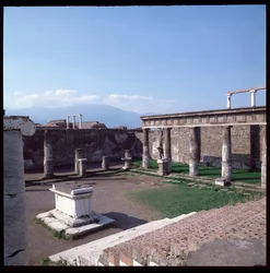 Romeinse kunst: uitzicht op de tempel van Apollo op de archeologische site van Pompeii (4e eeuw v.Chr.-2e eeuw v.Chr.) Italië