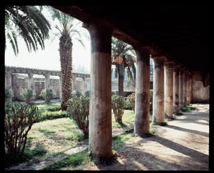 Zicht op peristyle van Casa d