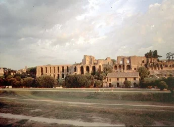 Uitzicht op de Palatijn vanaf het Circus Maximus