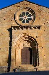 Gevel van de Kerk van Santa Maria de Covet, Isona, Spanje