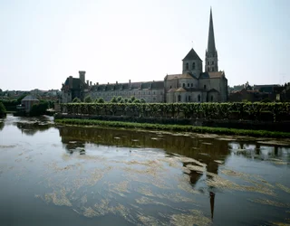 Romaans kunst: zicht op de abdij van Saint-Savin-sur-Gartempe (Saint Savin sur Gartempe), gesticht in de 11e eeuw. Saint Savin, Wenen