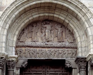 De hemelvaart, zuidportaal van de basiliek (beeldhouwwerk)