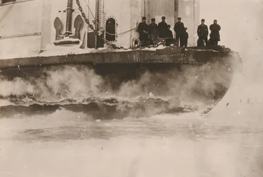 De SS Baikal op het Baikalmeer