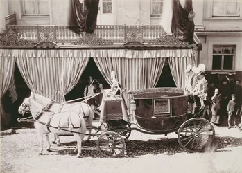 Koets arriveert bij het Huwelijk van Tsaar Nicolaas II (1868-1918) met Prinses Alexandra van Hessen (1872-1918), c.1896