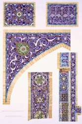 Decoratief tegelwerk in blauw, groen en crème met gouden omlijningen