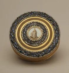 Snuffbox met latere miniatuur van een monument voor Catharina II, door Johann Gottlieb Scharff, St. Petersburg, 1776