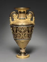 Vaas, gemaakt door St. Petersburg Keizerlijke Porselein Fabriek, ca. 1820-30