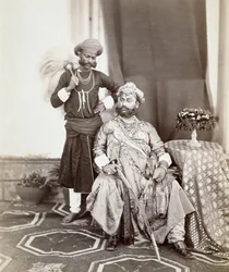 Zijne Hoogheid Maharaja Tukoji Rao (1844-86) II van Indore en bediende, 1877