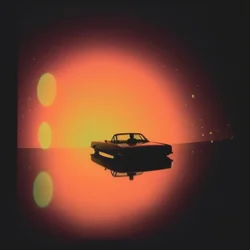Klassieke auto bij een kosmische zonsondergang