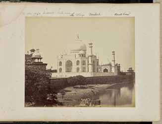 Agra; de Taj Mahal, vanaf de rivier