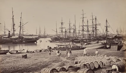 Calcutta. Aanlegplaats bij het douanekantoor. Schepen op de rivier de Hugli