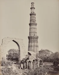 Delhi. De Kootub Minar of toren in de ruïnestad Oud-Delhi