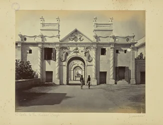 Lucknow; de Zeemeerminpoort, Kaiser Bagh